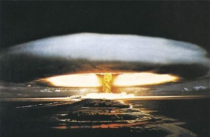  - explosao-bomba-hidrogenio-300x196