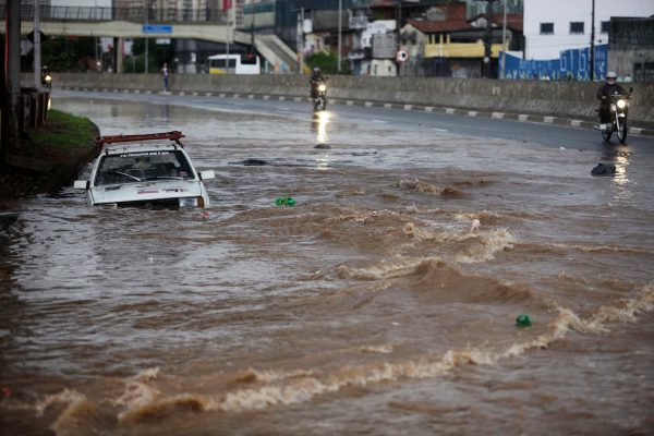 Enchentes No Brasil Causas Consequ Ncias Solu Es Geografia Infoescola