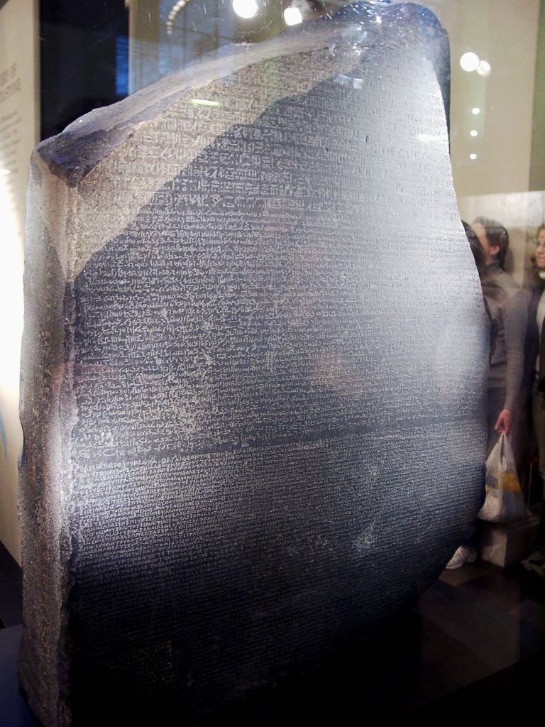 A Pedra de Roseta ajudou a desvendar segredos de civilizações